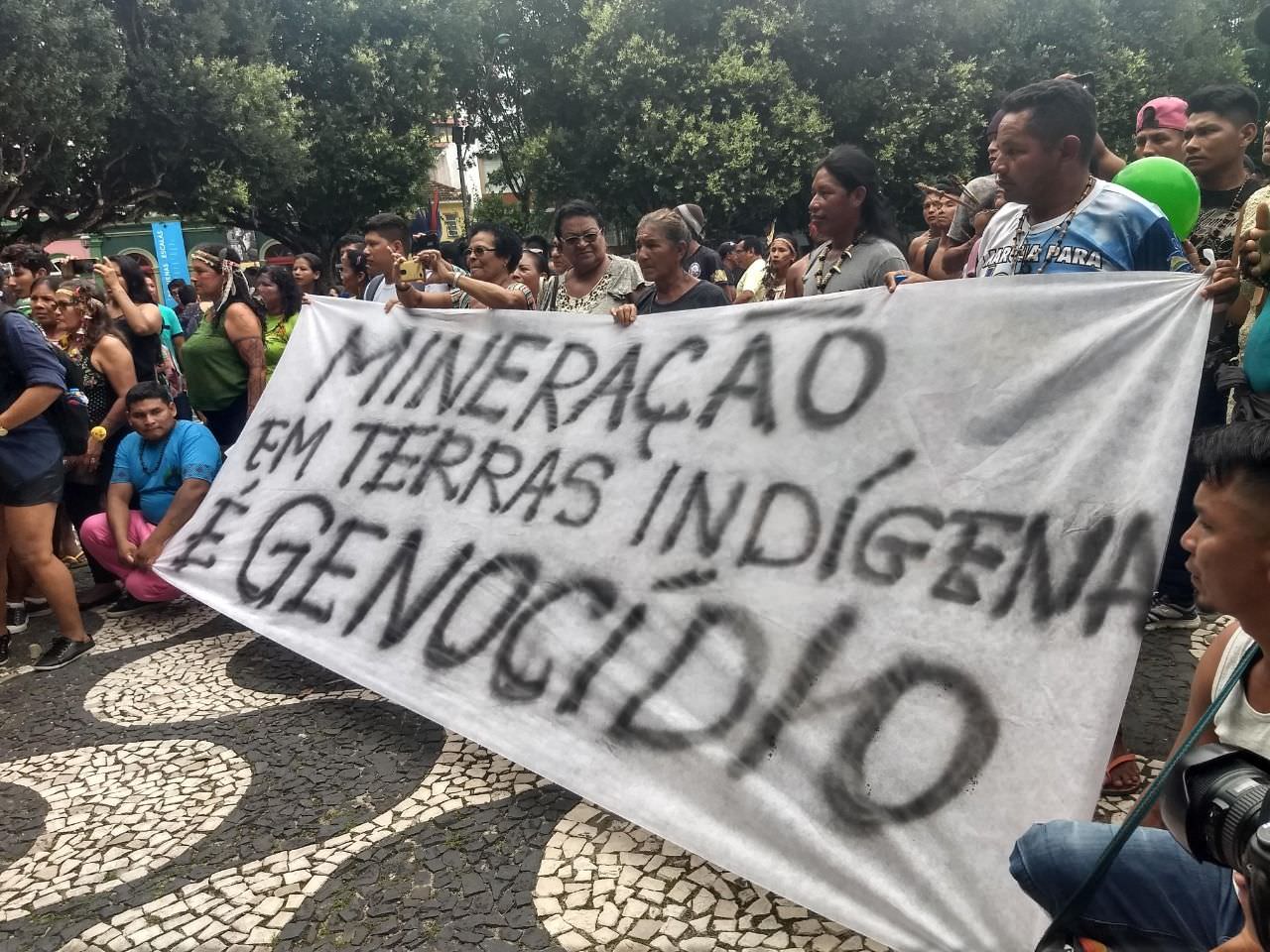 Lideranças indígenas se juntam ao protesto contra Bolsonaro