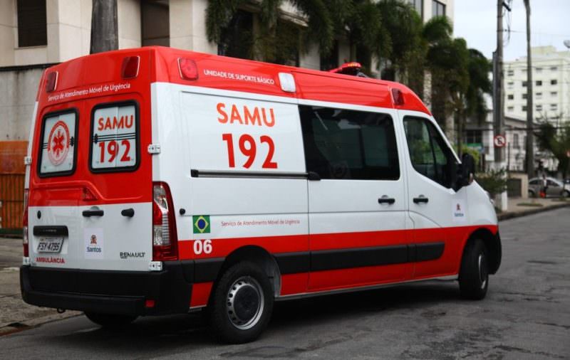 Bêbado é preso após roubar ambulância do Samu na frente de hospital