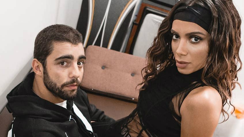 Anitta decide terminar namoro para cuidar da saúde