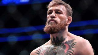 Vídeo mostra Conor McGregor agredindo um idoso em um pub