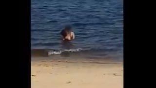 Banhistas flagram casal fazendo sexo na praia da Ponta Negra; vídeo