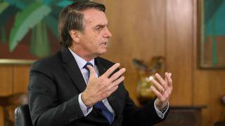 Bolsonaro diz que conversará com Merkel e volta a criticar Macron