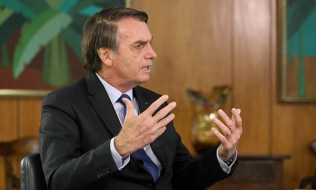 Bolsonaro diz que conversará com Merkel e volta a criticar Macron