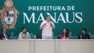 Arthur Bisneto entrega 345 certificados de cursos da Semtepi