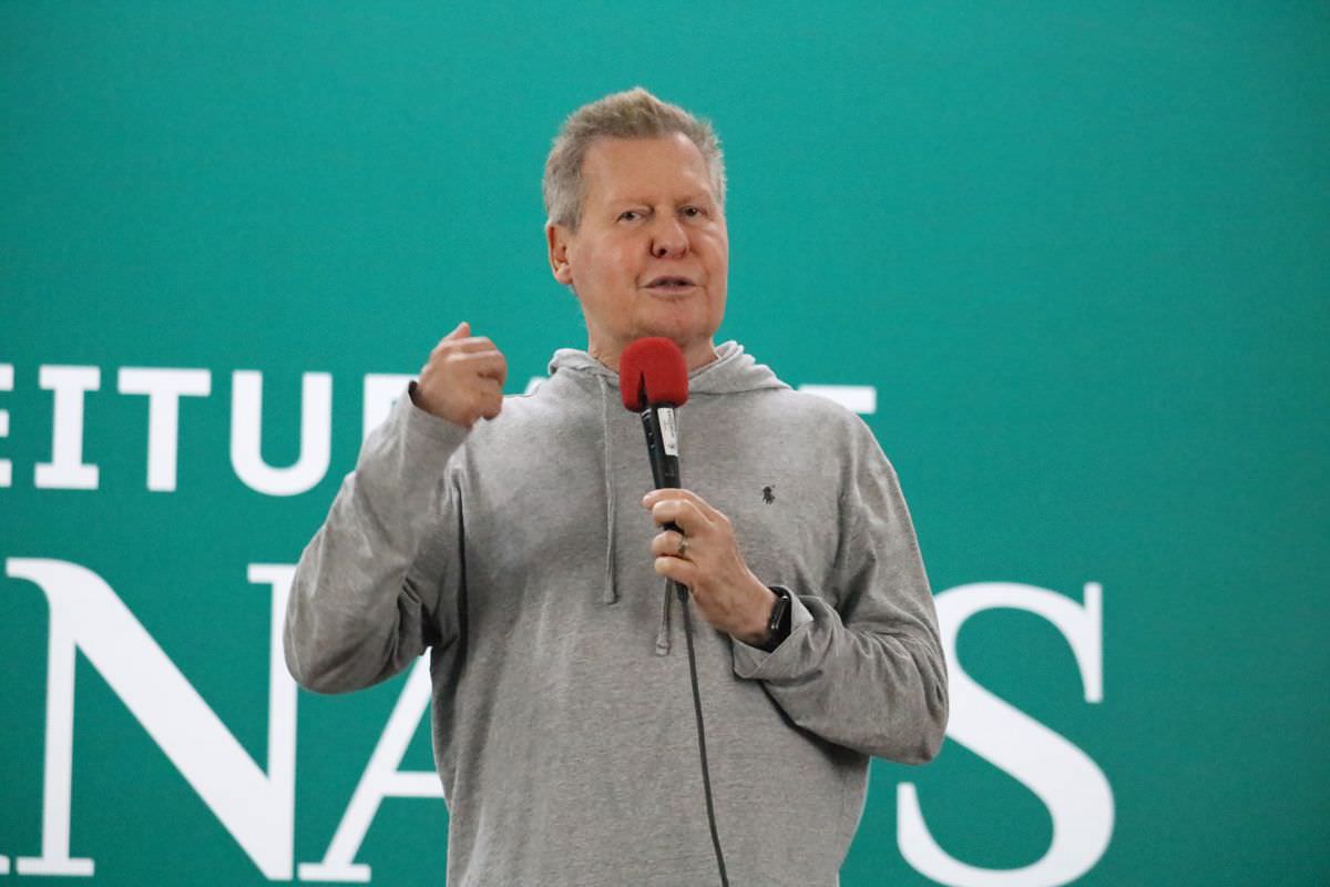 Prefeito de Manaus passa por cirurgia
