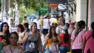 Manauara deve gastar 13º com presentes em vez de quitar dívidas, indica pesquisa CDL-Manaus