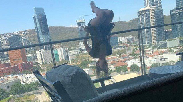 Estudante cai de 25 metros ao fazer ioga na varanda e milagre acontece