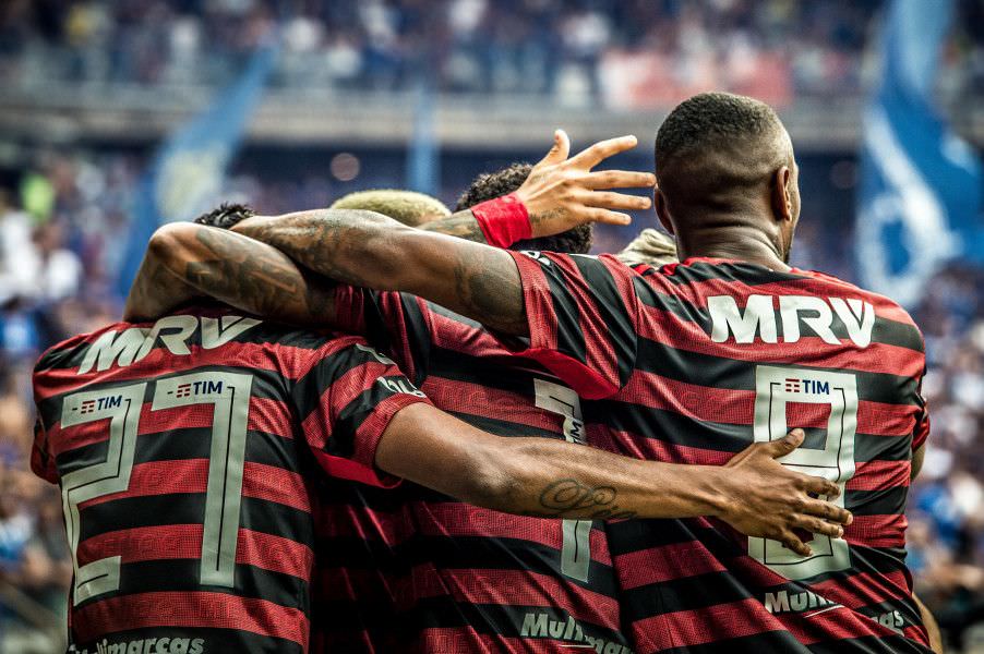 Com gols de Gabriel e Arrascaeta, Flamengo vence o Cruzeiro