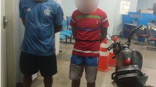 Dupla é presa no Jorge Teixeira ao pilotar moto com restrição de roubo