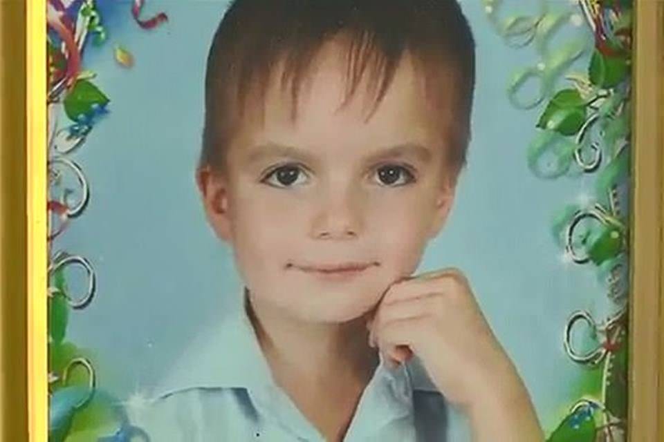 Garoto de 8 anos cai do 9º andar após levar surra dos pais