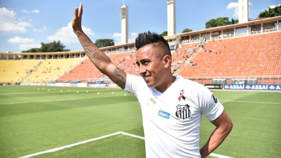 Sem espaço no Santos com Sampaoli, Cueva vê Gareca 'como pai'