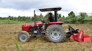 Agricultores de Manacapuru recebem equipamentos agrícolas