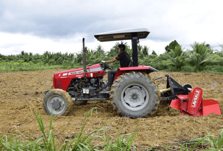 Agricultores de Manacapuru recebem equipamentos agrícolas
