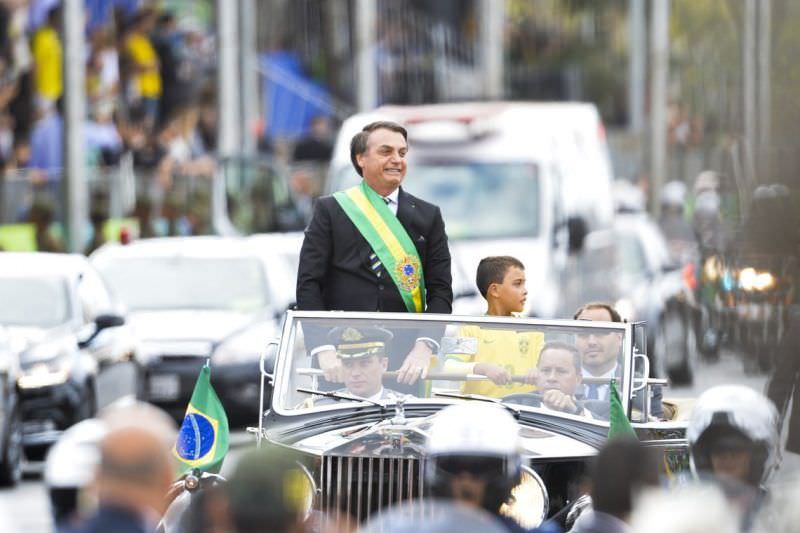 Bolsonaro abre desfile da Independência com Silvio Santos e Edir Macedo