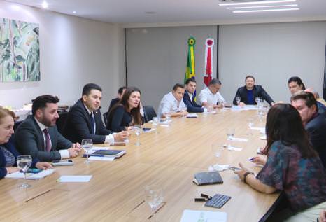 Governo e deputados discutem reforma administrativa