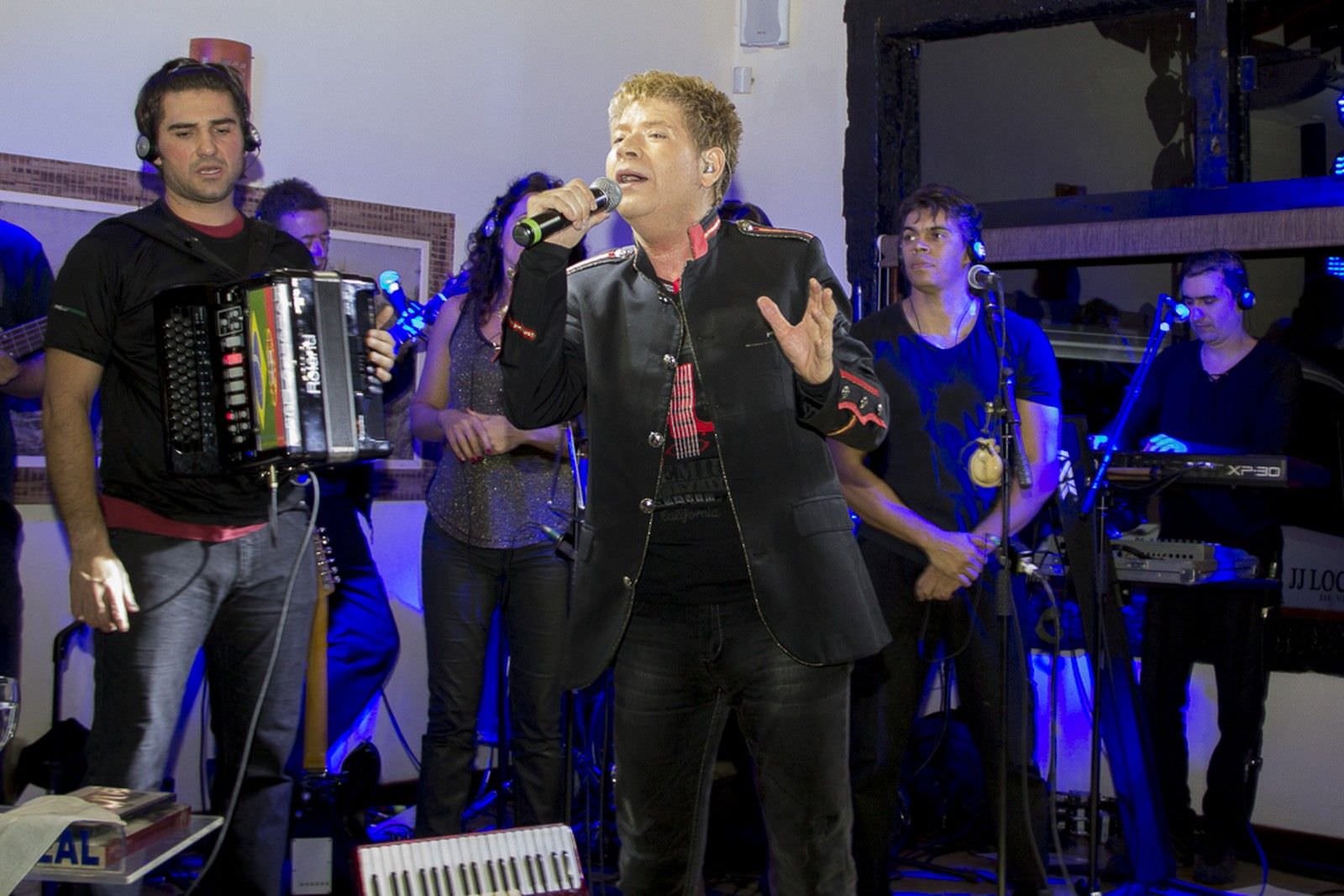 Cantor Roberto Leal morre em São Paulo, aos 67 anos