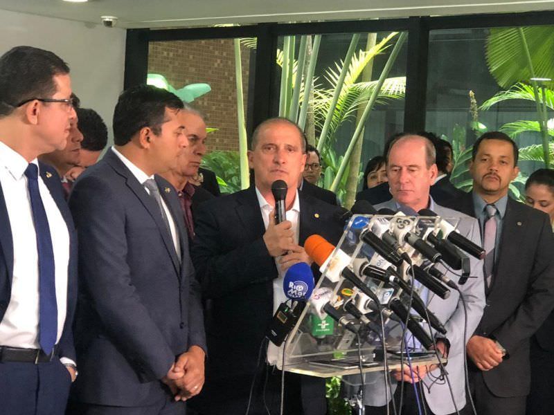 Onyx diz que tem 'olho grande' na Amazônia e Salles evita imprensa