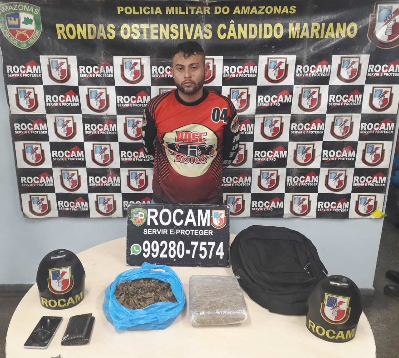 Homem é preso vendendo drogas em supermercado
