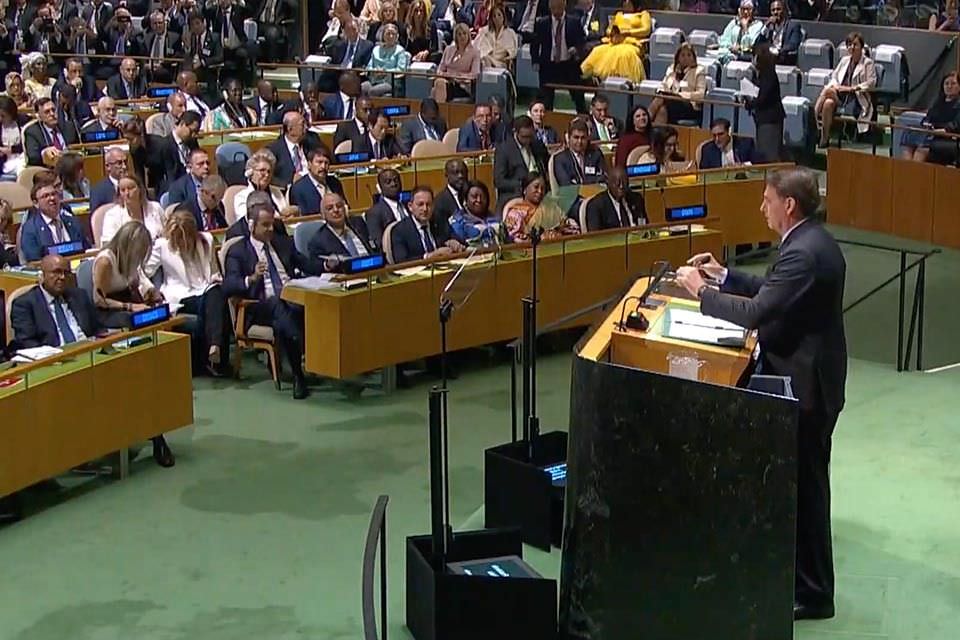 Análise: Na ONU, Bolsonaro divide o mundo, cria inimigos e apela a Deus