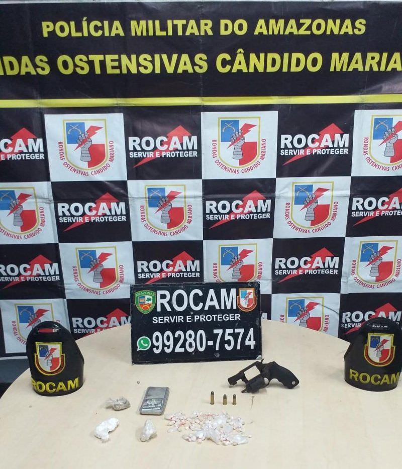 Polícia prende 13 pessoas e apreende um menor por tráfico de drogas