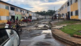 Temporal em Manacapuru deixa casas destelhadas; veja vídeo