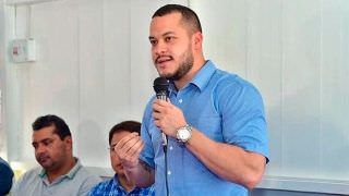 Adail Filho se entrega no Ministério Público e prestará depoimento