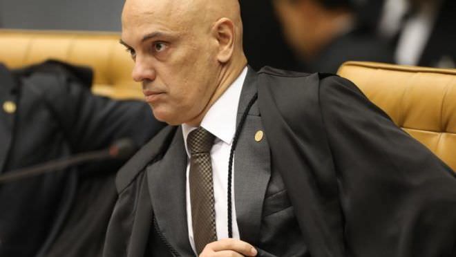 Moraes retira porte de arma e proíbe aproximação de Janot