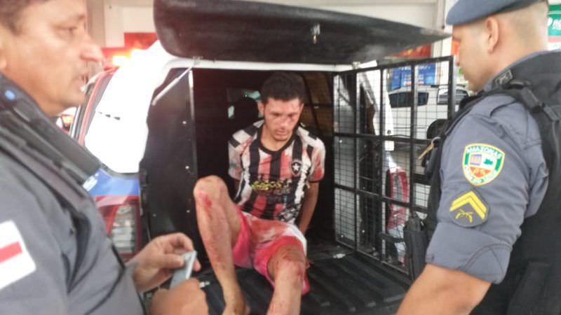Populares espancam assaltante que roubou uma senhora em frente ao Amazonas Shopping