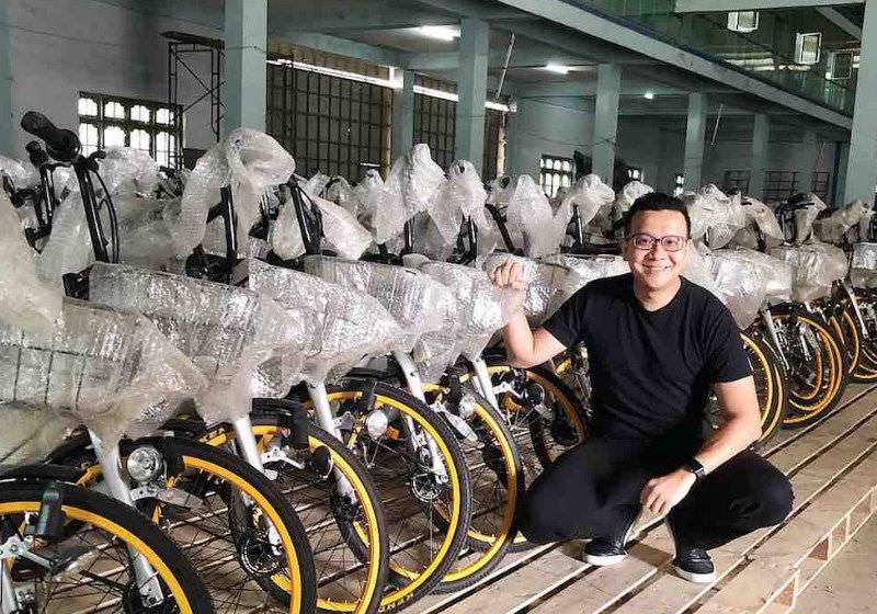 Empresário compra 10 mil bikes que iam pro lixo e doa a alunos pobres