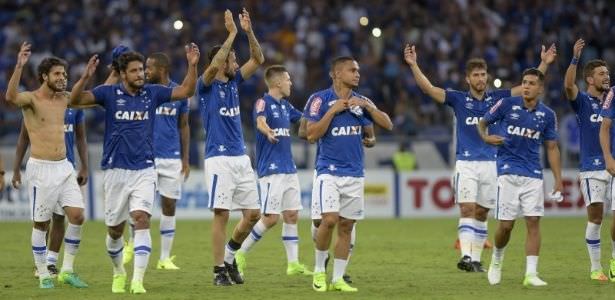 Organizada do Cruzeiro dá apoio a Ceni e leva cachaça como ‘prêmio’