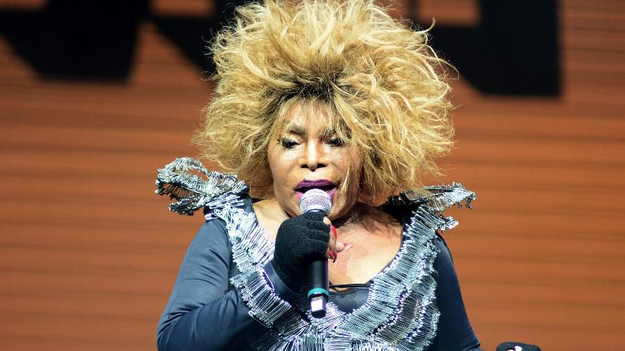 Elza Soares grita pelas travestis, Marielle e Ágatha Félix no Rock in Rio