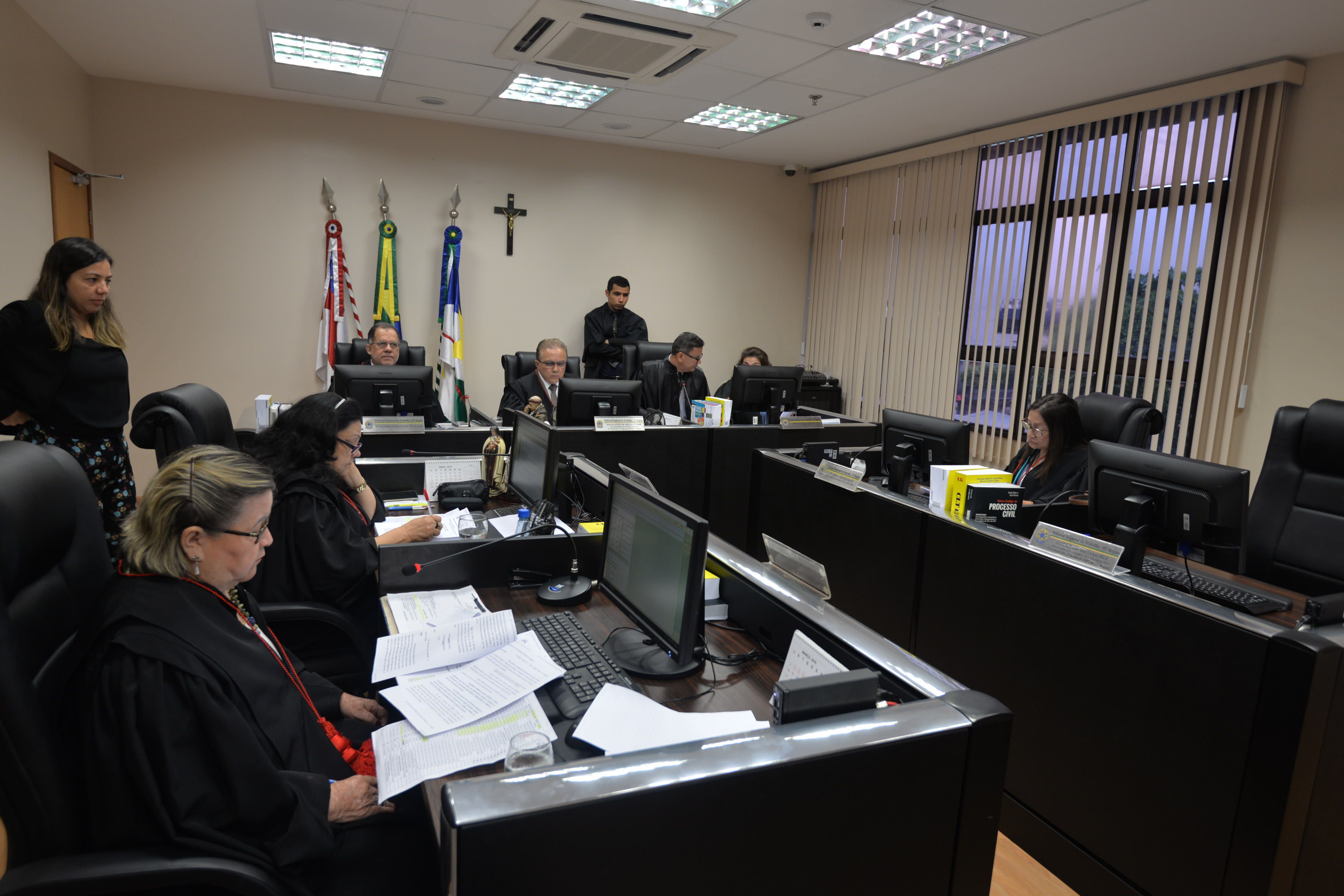 Mulher que aderiu ao PDV sem saber de gravidez não tem direito à estabilidade