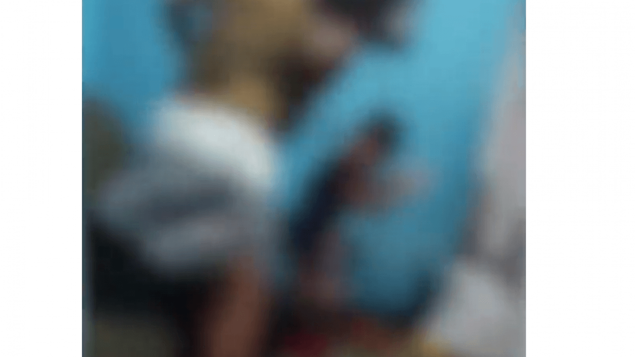 Vídeo flagra mãe espancando filho de 7 anos por perder o lápis na escola