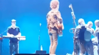 Nando Reis desmente que foi agredido por fã durante show