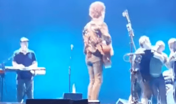 Nando Reis desmente que foi agredido por fã durante show