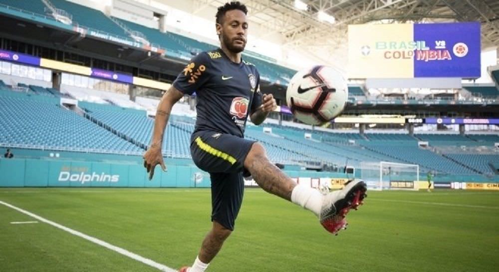 Técnico do PSG confirma o retorno de Neymar ao time neste sábado