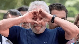Advogada cria PTinder para namoro de pessoas de esquerda