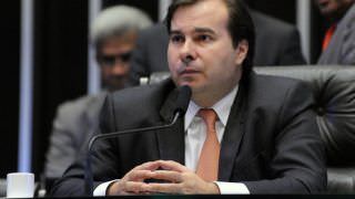 Fake news: Projeto pode ser votado em até quatro semanas, diz Maia