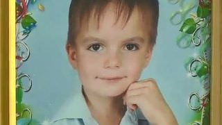 Garoto de 8 anos cai do 9º andar após levar surra dos pais