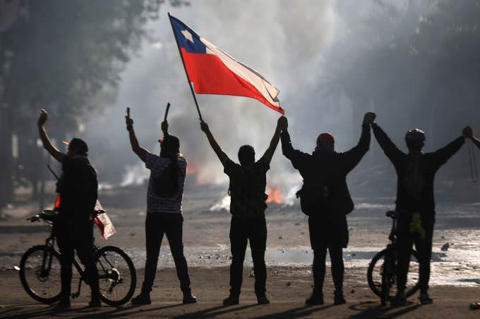 Justiça do Chile investiga policiais que 'crucificaram' manifestantes