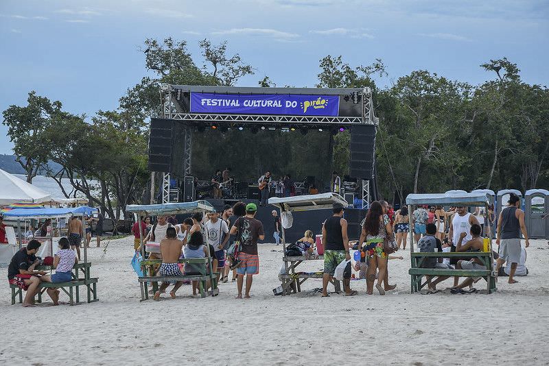 'Rock in Rio Negro' acontece neste sábado na praia da Lua, em Manaus