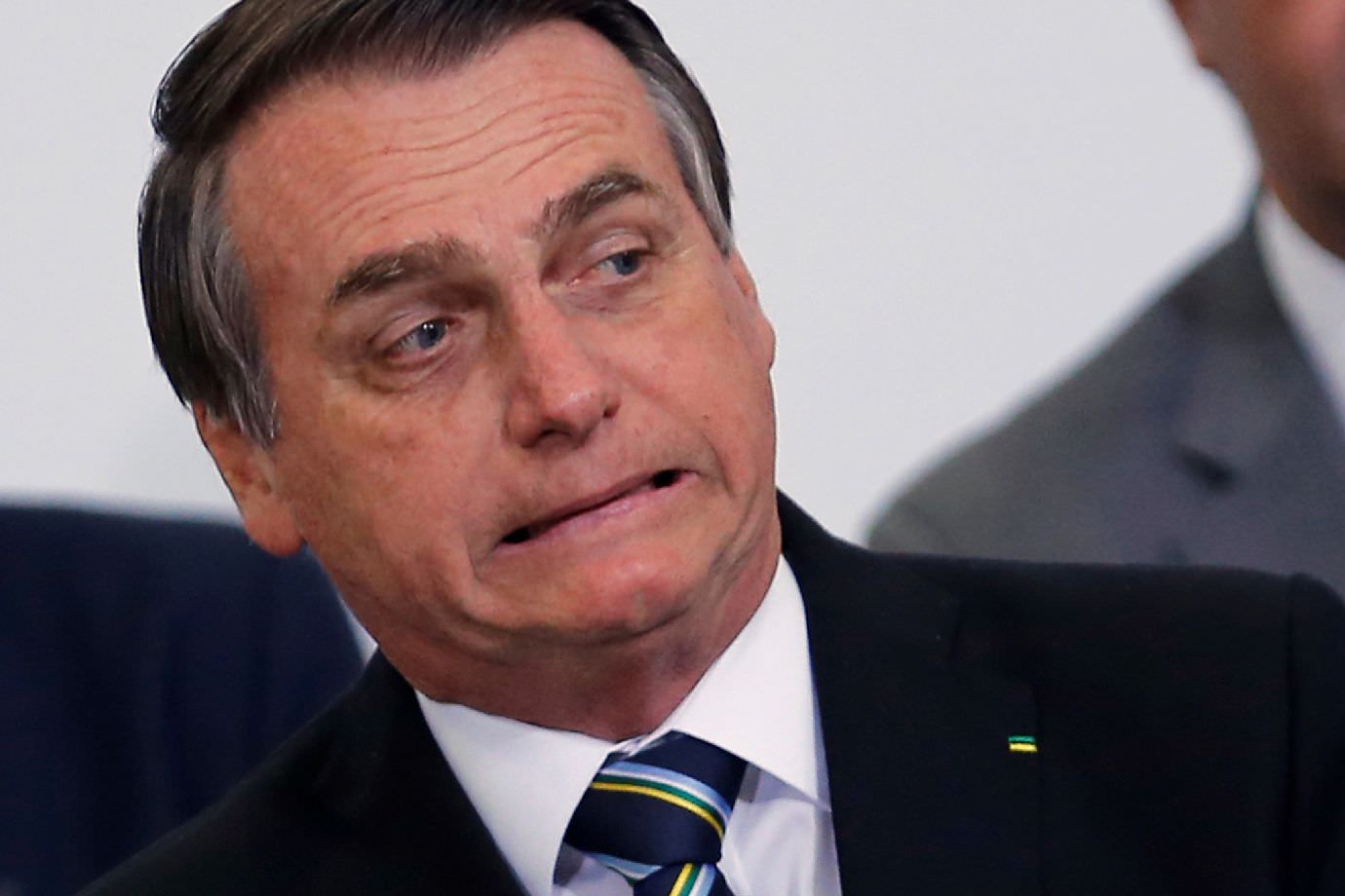 Bolsonaro afirma que vai cancelar assinaturas da 'Folha'