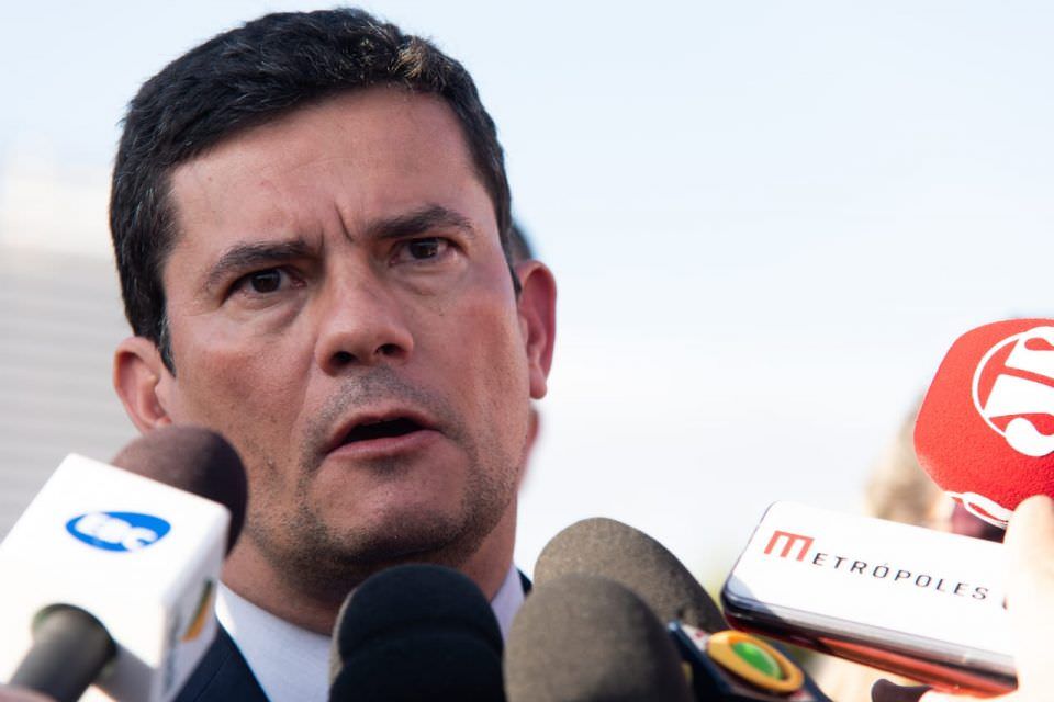Moro diz que greve é ilegal, mas PMs do Ceará não são criminosos