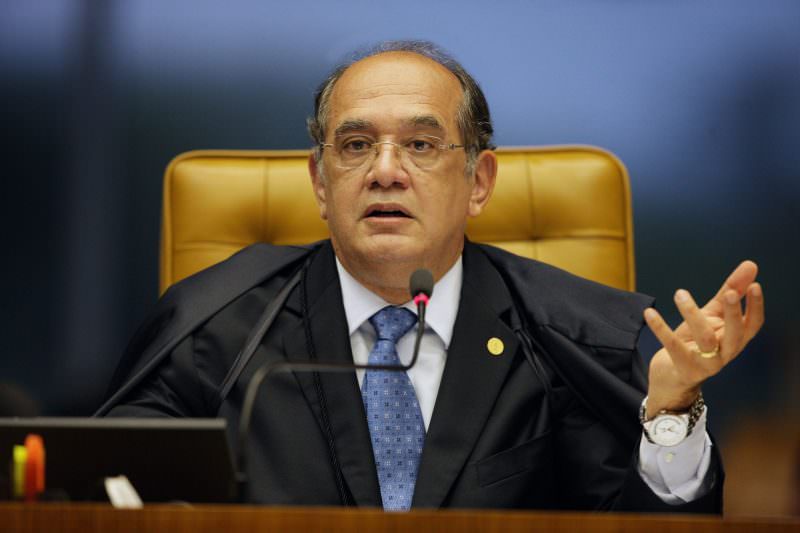 Gilmar Mendes restabelece prisão domiciliar para Queiroz