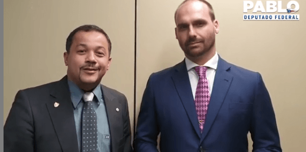 Delegado Pablo tenta minimizar 'jogo duplo' no PSL e grava vídeo com Eduardo Bolsonaro