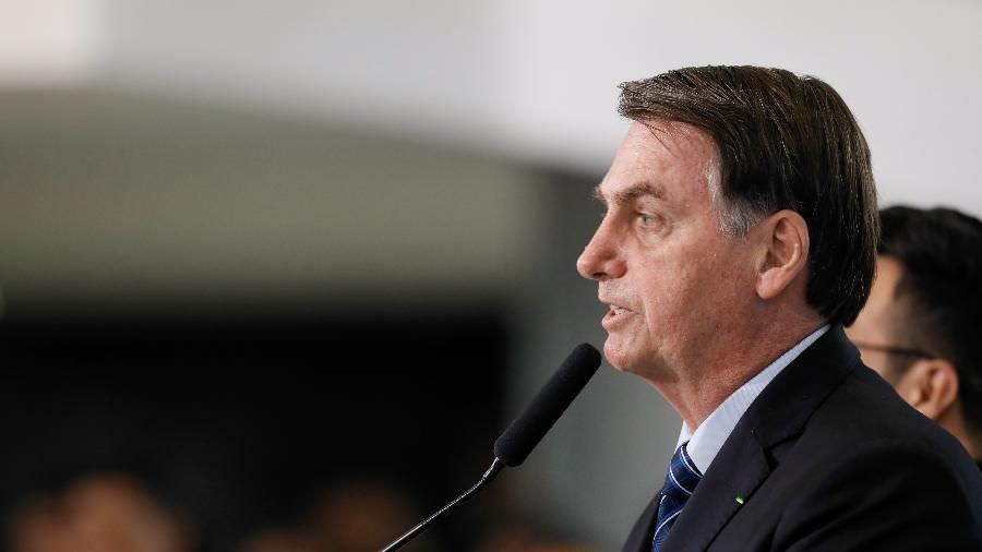 Bolsonaro compara cloroquina a água e diz que 'tudo em excesso mata'