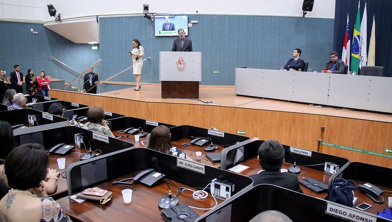 Vereador comete 'gafe' em projeto de lei e evidencia falta de protagonismo da CMM