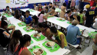 Prefeitura serve 2.200 refeições diárias para comunidades