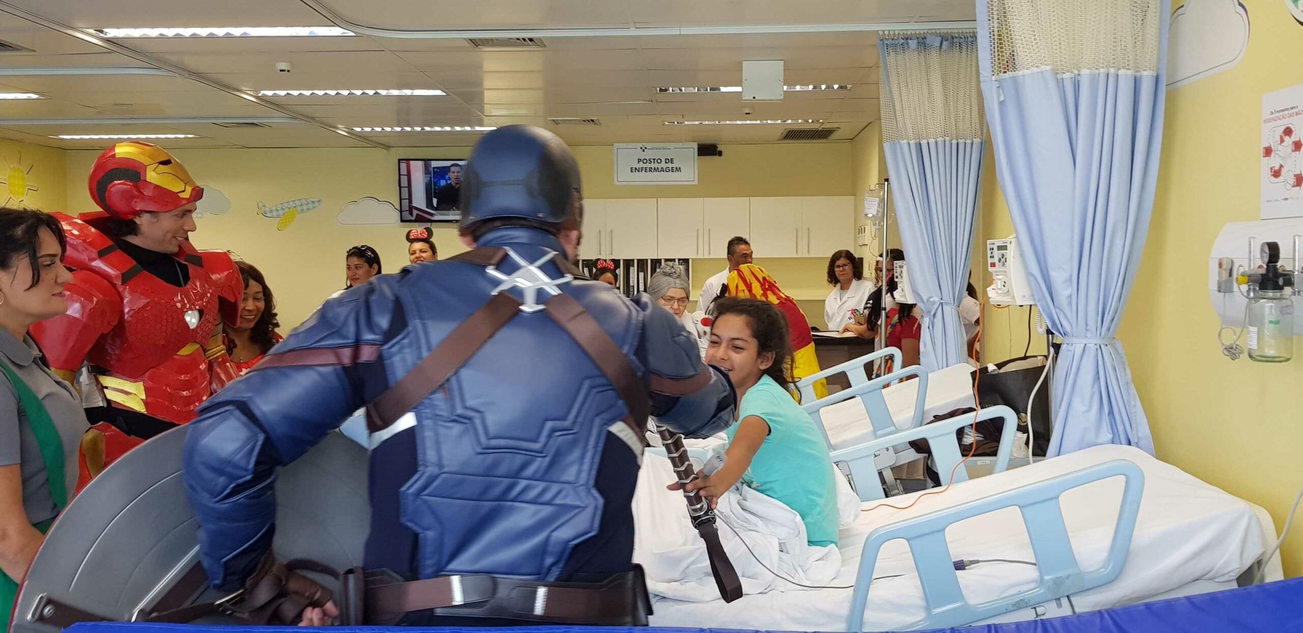 Heróis e princesas visitam pacientes infantis em hospitais de Manaus