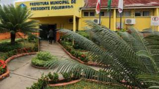 Cassado, prefeito de Presidente Figueiredo recebe alerta do TCE por excesso de gastos